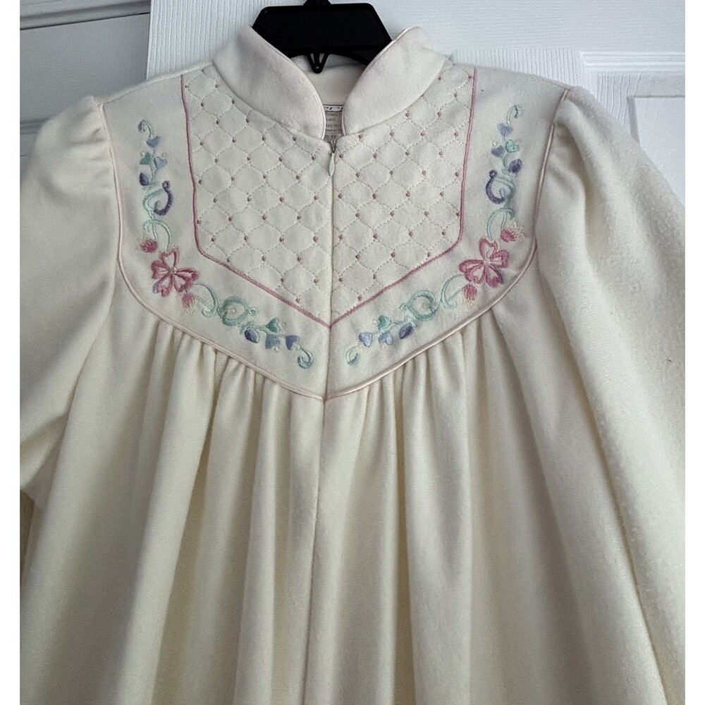 Vintage Appel Fleece Housecoat Nightgown Robe Soft Size Medium Floral Grannycore